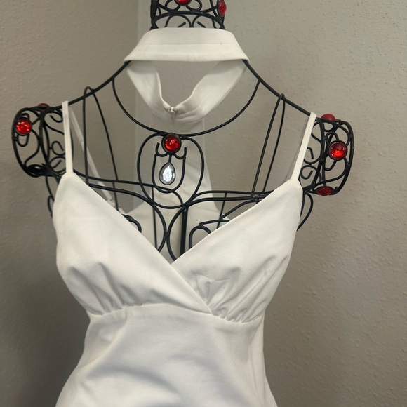 Dance & Marvel White Bodycon Mini Dress with Sweetheart Neckline - Picture 8 of 10
